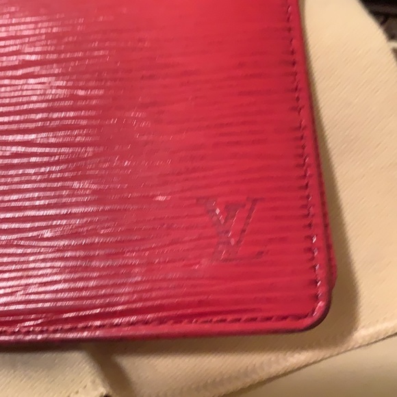 Authentic Louis Vuitton red epi card holder - Picture 11 of 12